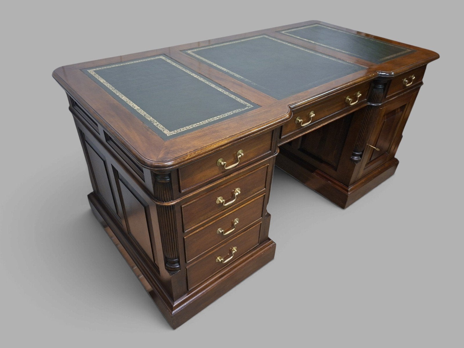 Klassiek Engels bureau, schrijftafel, desk met lederen inleg