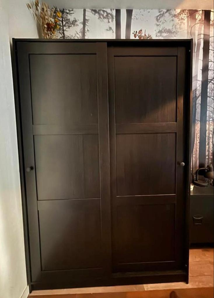 IKEA RAKKESTAD Schuifdeurkast Zwartbruin - 4 legplanken, Gebruikt, 100 tot 150 cm, Ophalen of Verzenden, 150 tot 200 cm