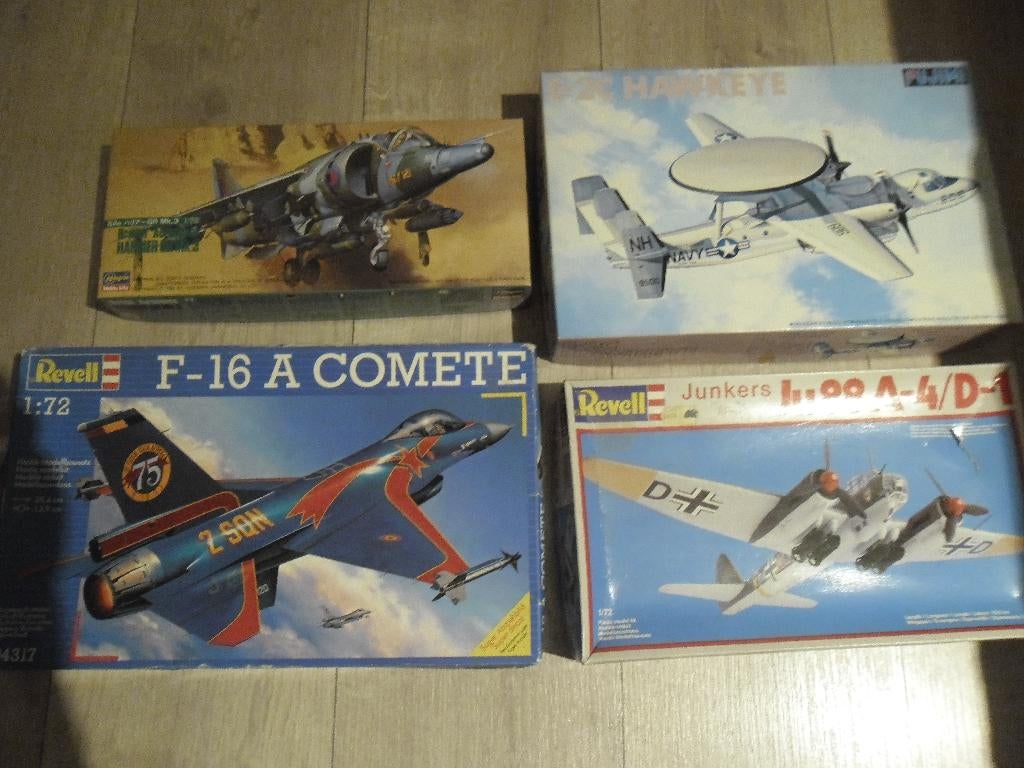 4 x 12 euro p/st F16 Harrier Ju88 Hawkeye Verzenden kan ook, Ophalen, Revell, Nieuw, Groter dan 1:72