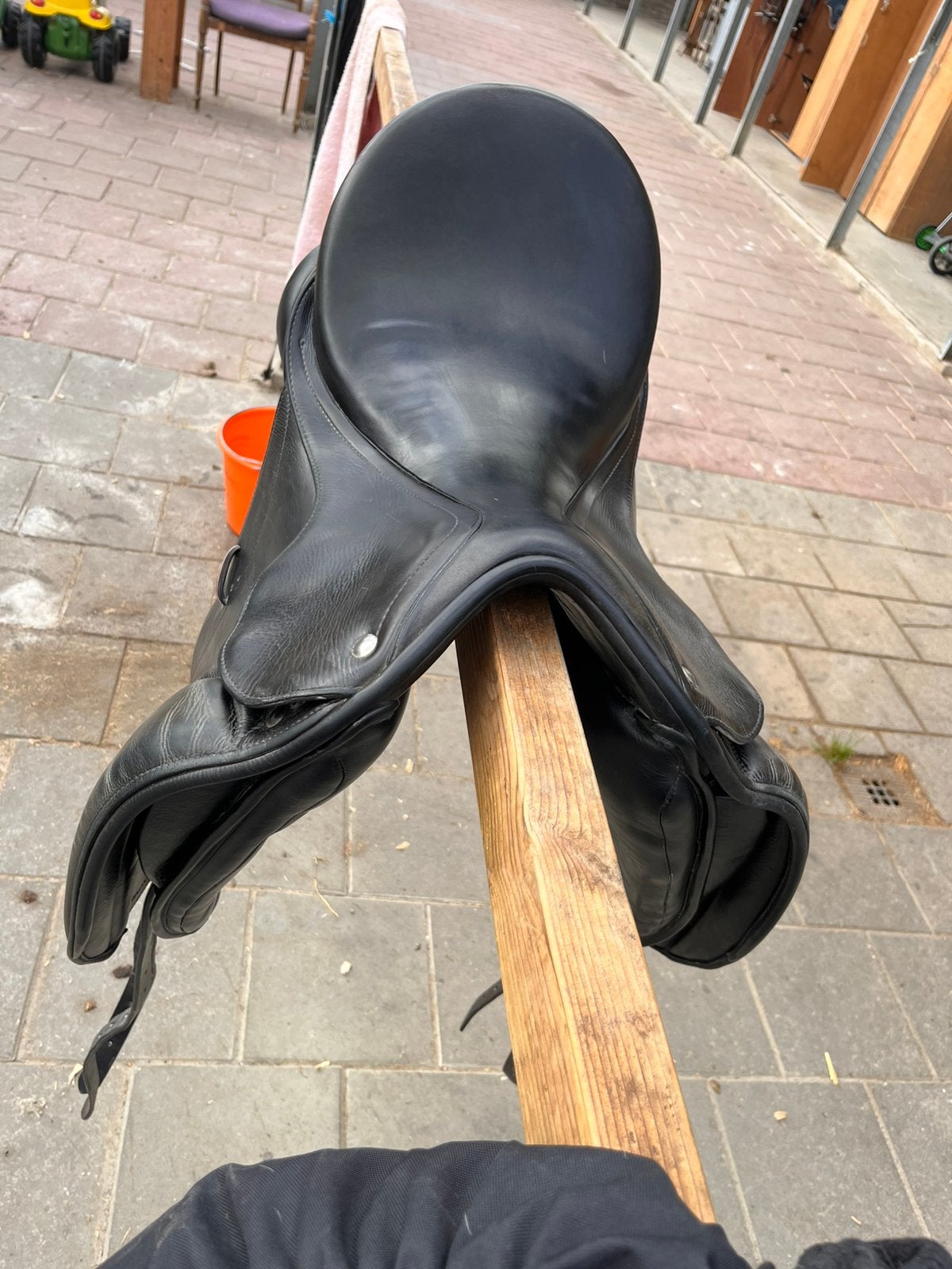Dressuurzadel 17,5 inch, Dieren en Toebehoren, Ophalen of Verzenden, Gebruikt, Dressuur