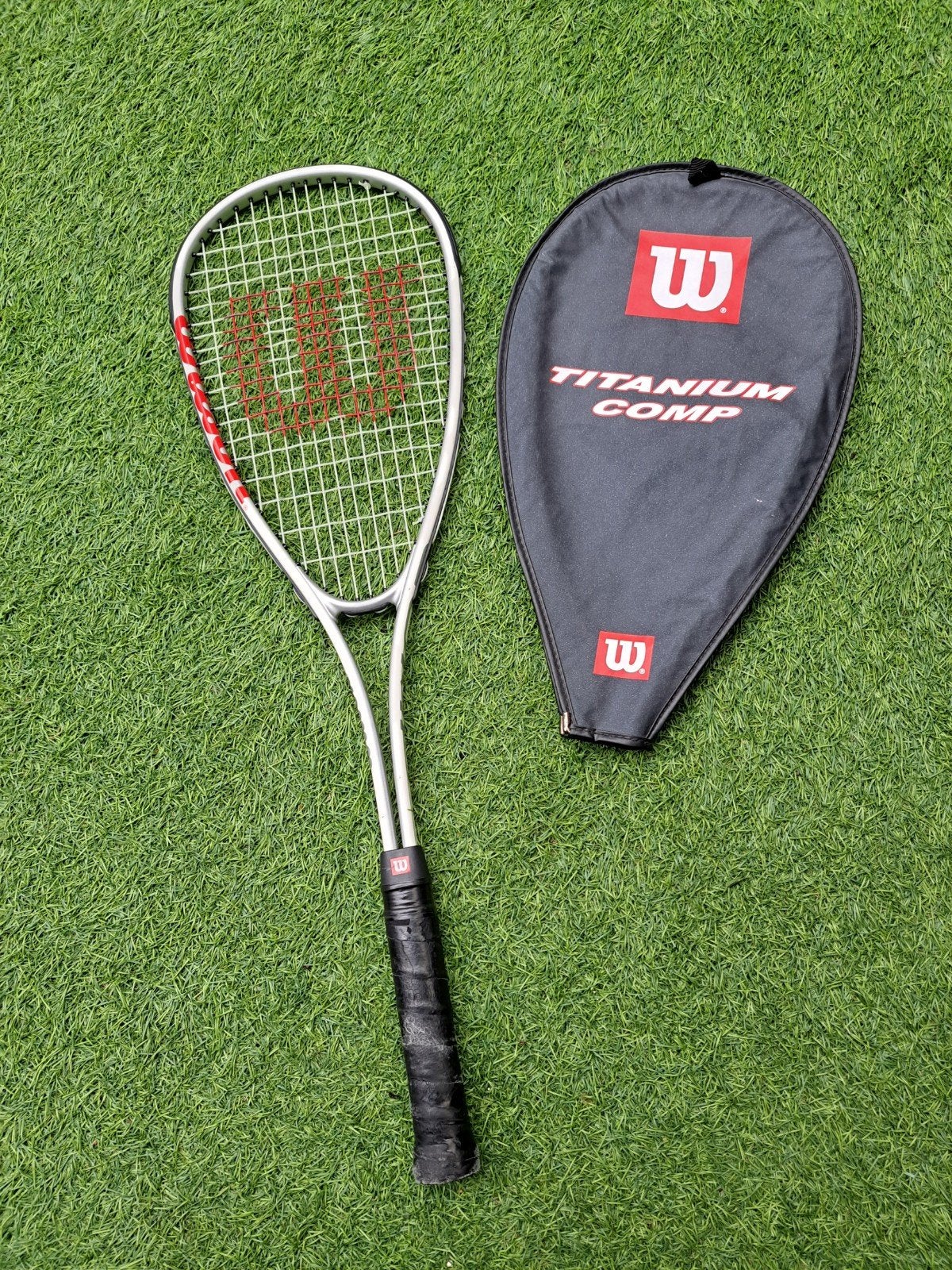 Wilson Ti Comp Titanium Squashracket rood-wit, Sport en Fitness, Squash, Gebruikt, Racket, Met hoes, Ophalen of Verzenden