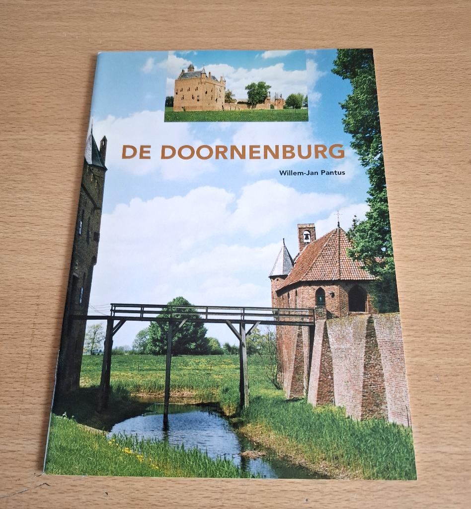 kasteel De Doornenburg, Verzenden, 20e eeuw of later, Zo goed als nieuw