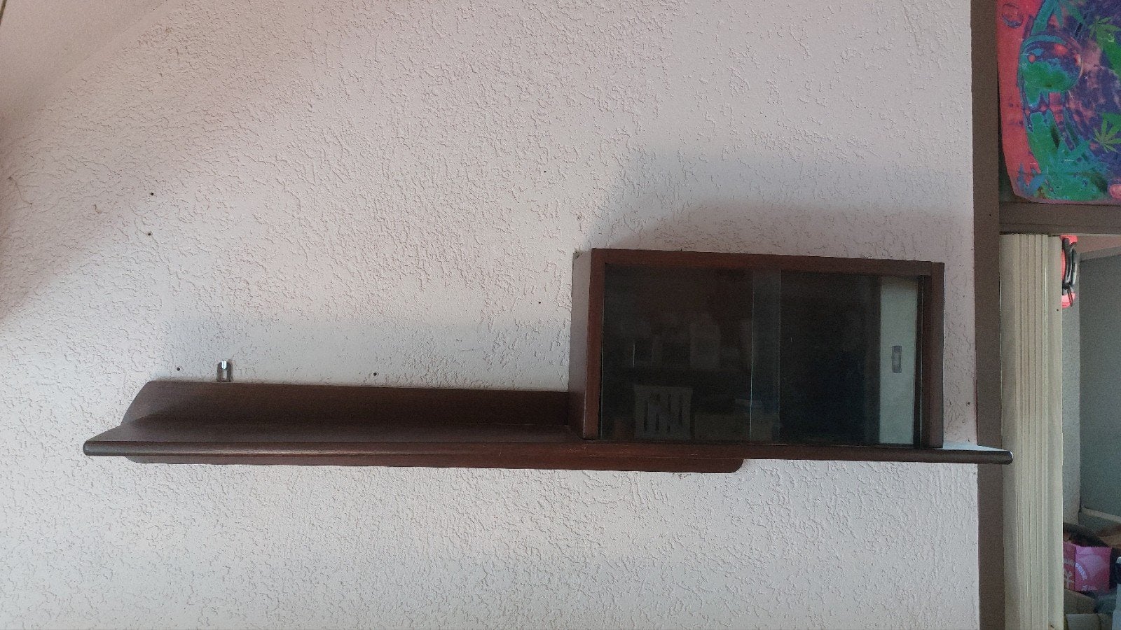 Houten wandplank met vitrinekastje antiek, Ophalen