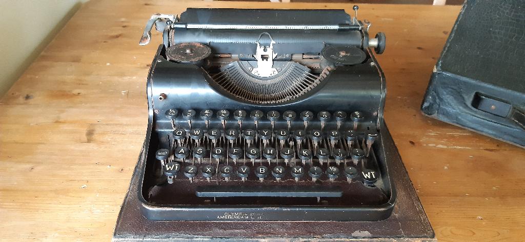 Olympia draagbare schrijfmachine, Diversen, Typemachines, Ophalen, Gebruikt