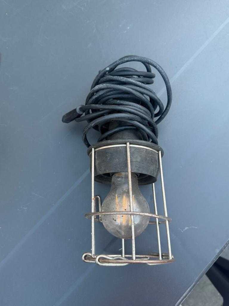 Vintage Werkplaatslamp / Bouwlamp met kooi, Antiek en Kunst, Ophalen