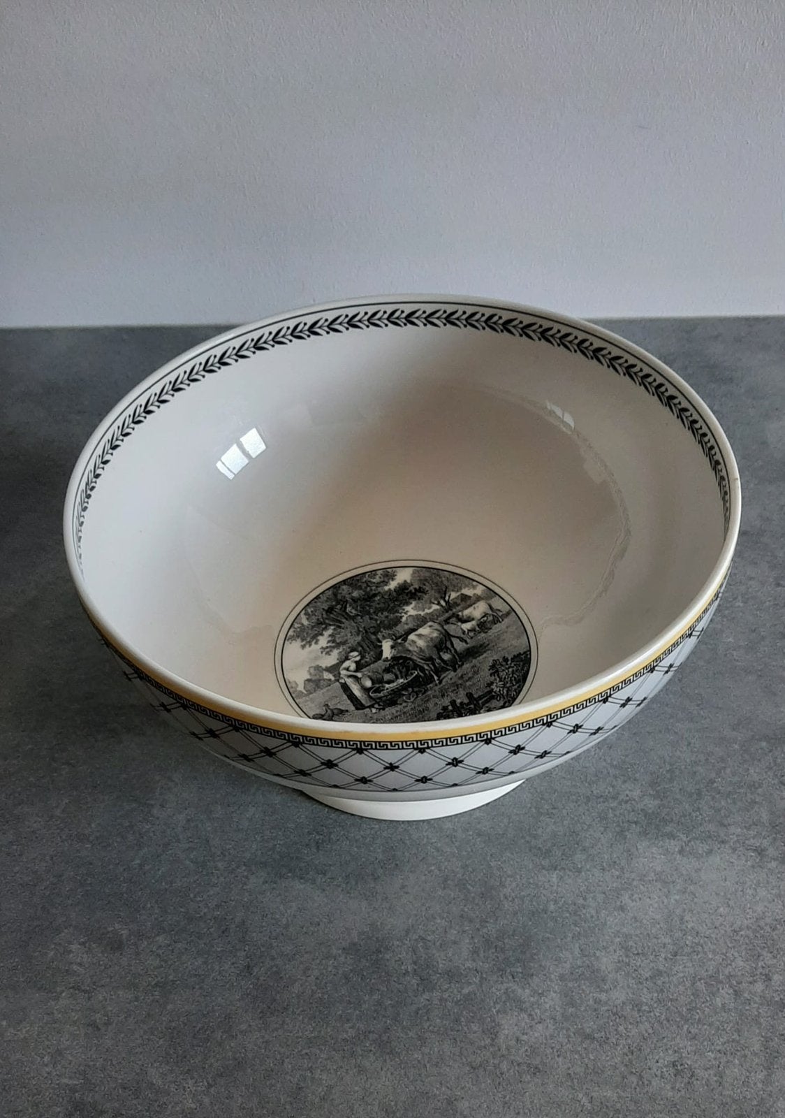 Villeroy & Boch Audun Ferme grote schaal zwart wit geel, Huis en Inrichting, Ophalen of Verzenden, Overige stijlen, Porselein