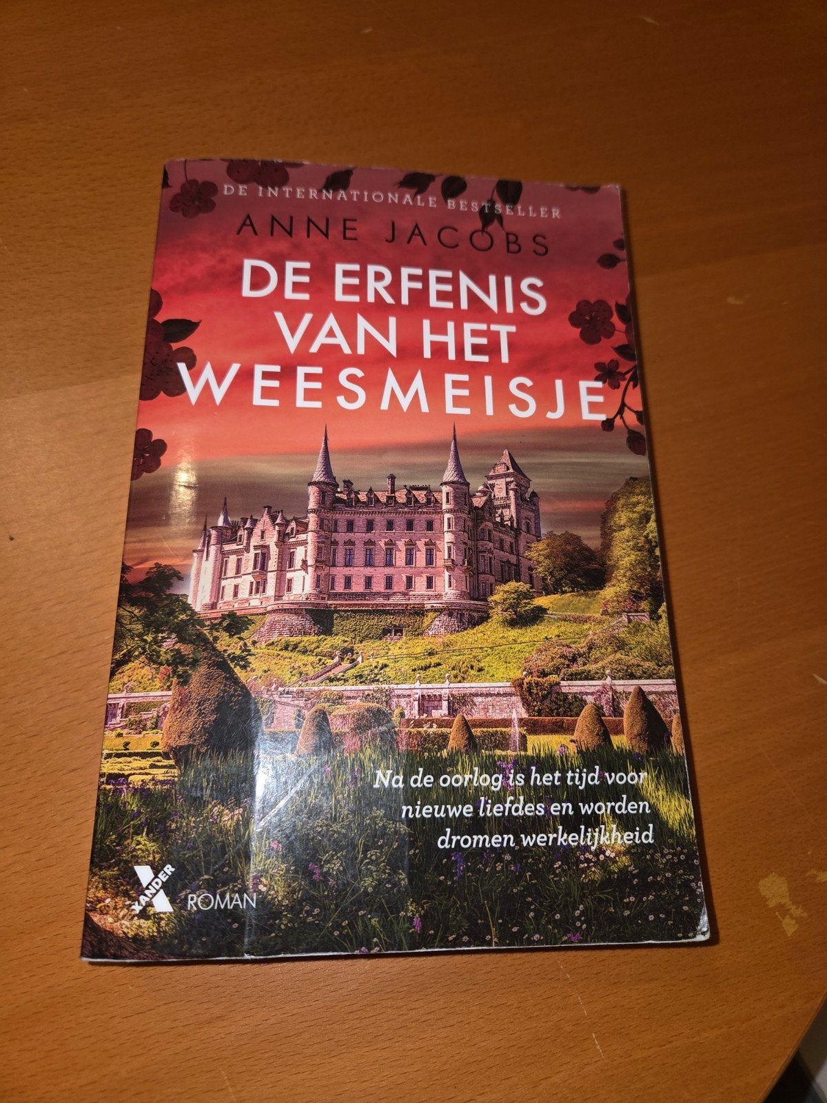 De Erfenis van het Weesmeisje - Anne Jacobs, Boeken, Romans, Ophalen of Verzenden, Gelezen, Anne Jacobs, Nederland