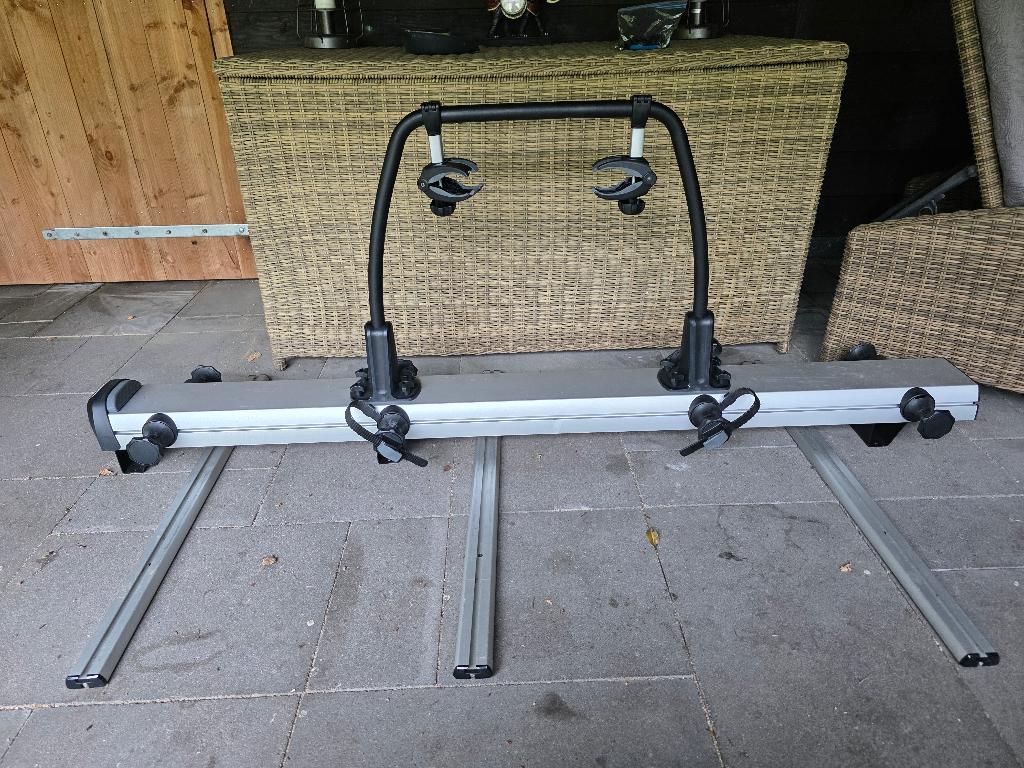 Thule veloslide uittrekbare fietsendrager garage, Ophalen, Zo goed als nieuw