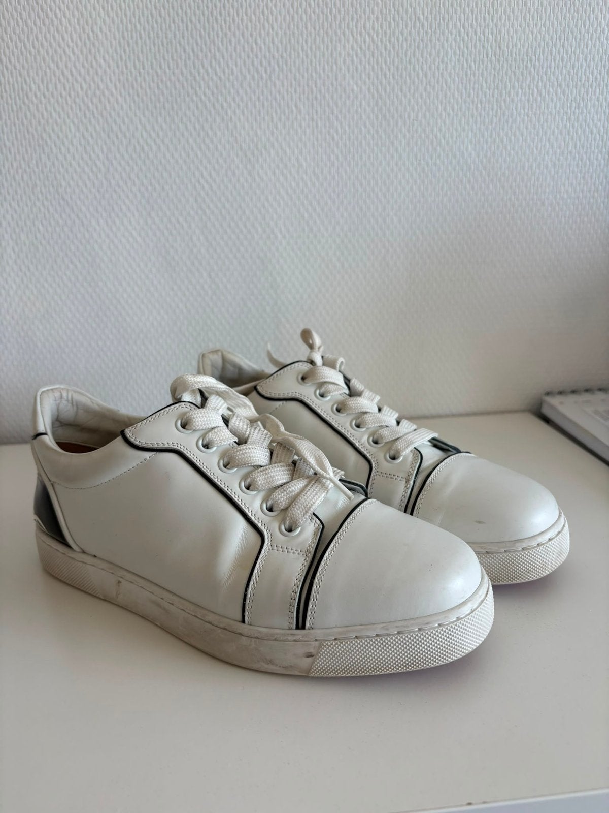 C. Louboutin  Sneakers Wit/Zwart | Origineel | Maat 37.5, Ophalen of Verzenden, Gedragen, Wit, Sneakers of Gympen