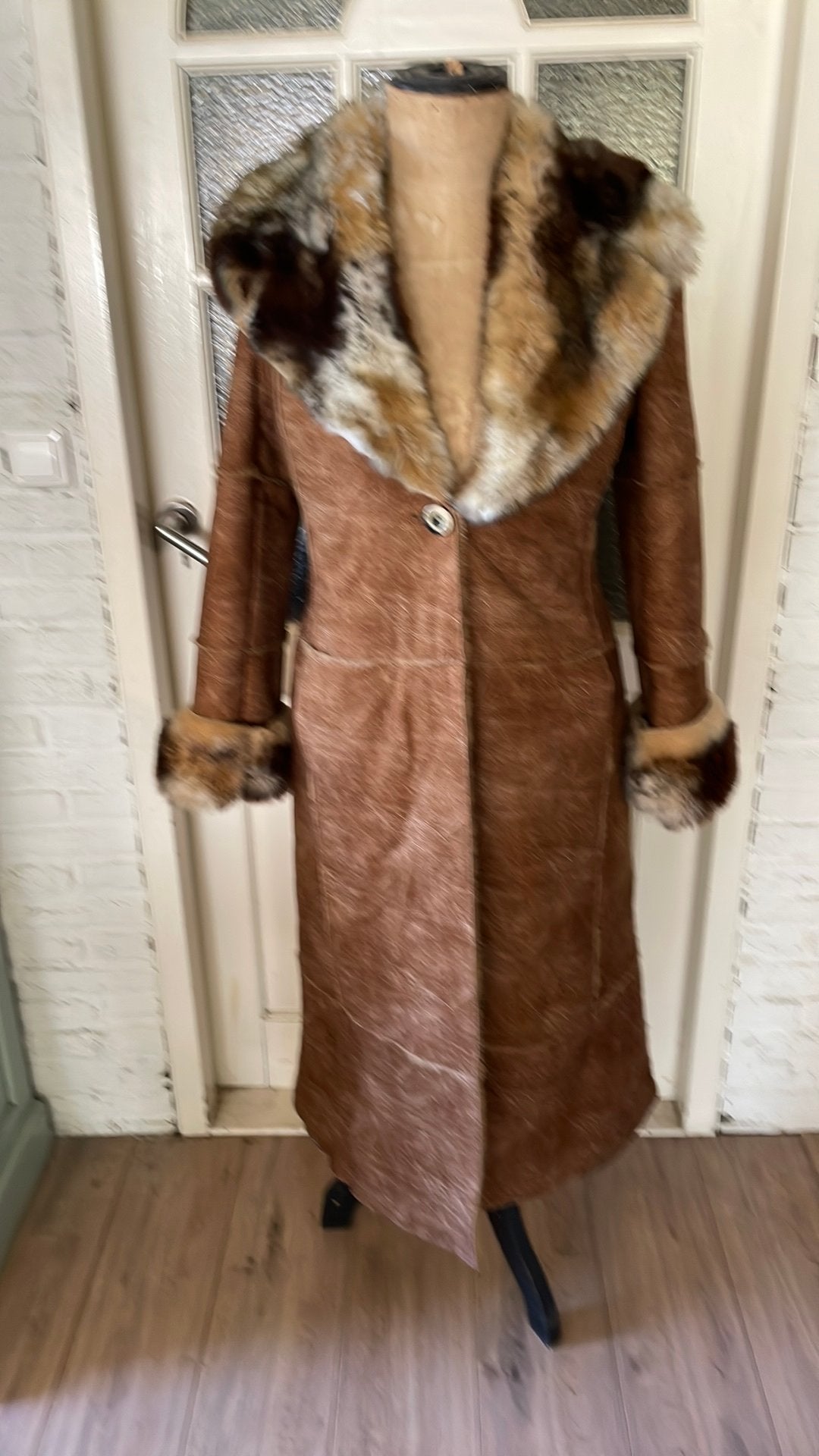 Hele gave jas met bont, maat 36-38, Kleding | Dames, Jassen | Winter, Ophalen of Verzenden, Gedragen, Maat 36 (S), Bruin