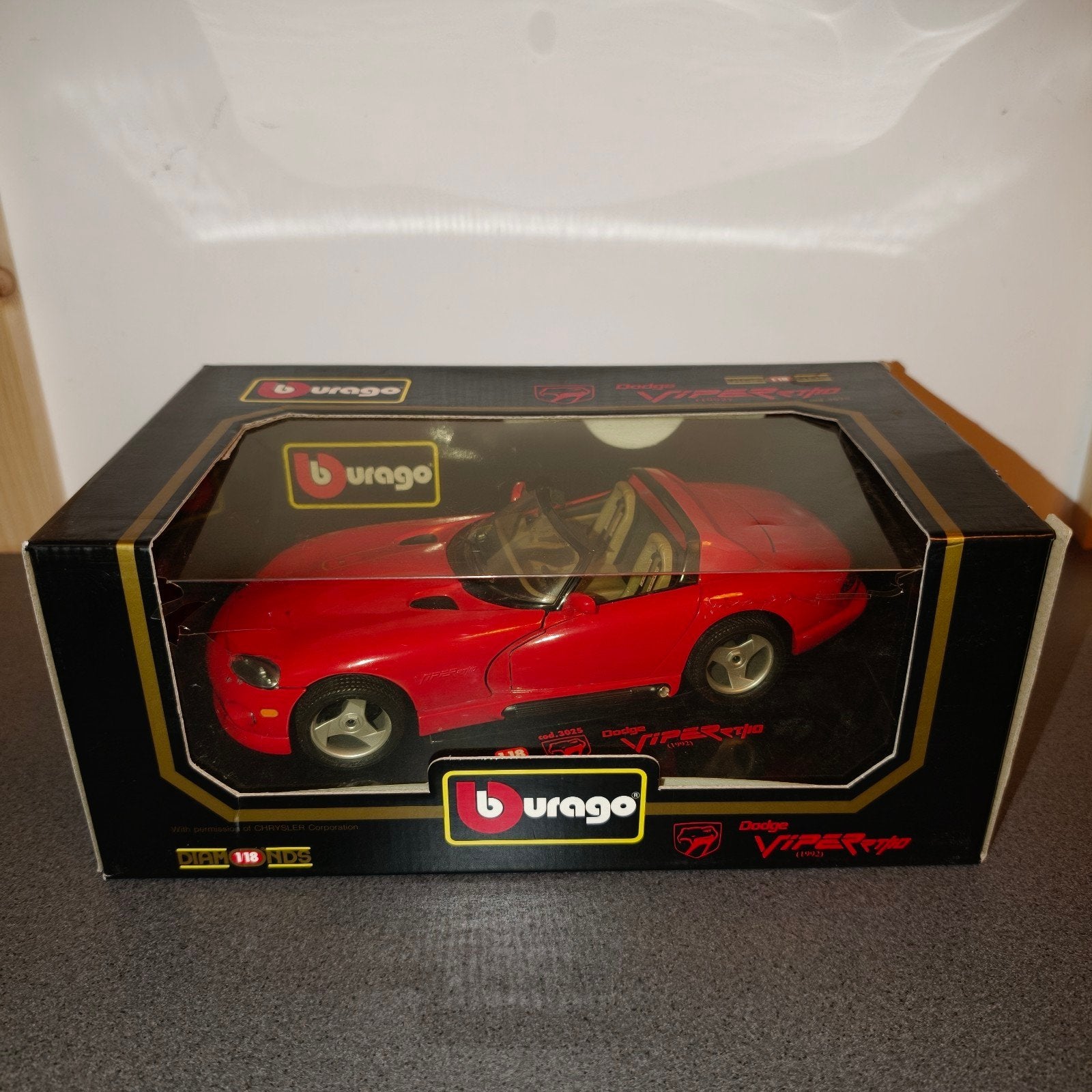 Burago Dodge Viper RT/10 (1992) schaalmodel - beschadigd, Ophalen of Verzenden, Zo goed als nieuw, Auto, Bburago