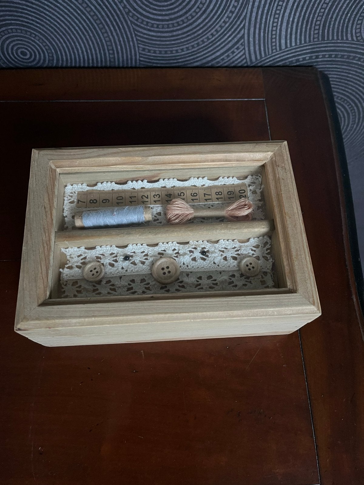 Houten naaidoosje met inhoud, Ophalen of Verzenden, Nieuw, Garen of Naald(en)