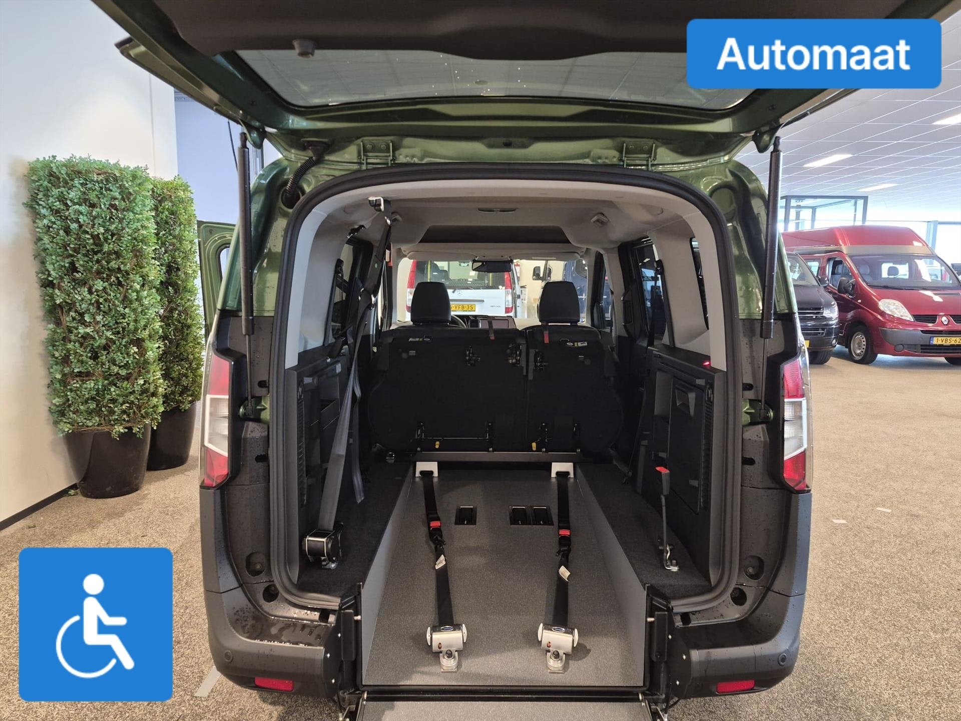 Ford Tourneo Courier L1 Automaat Rolstoelauto 3+1 of 5+0, Auto's, Automaat, 12 maanden, 125 pk, Gebruikt