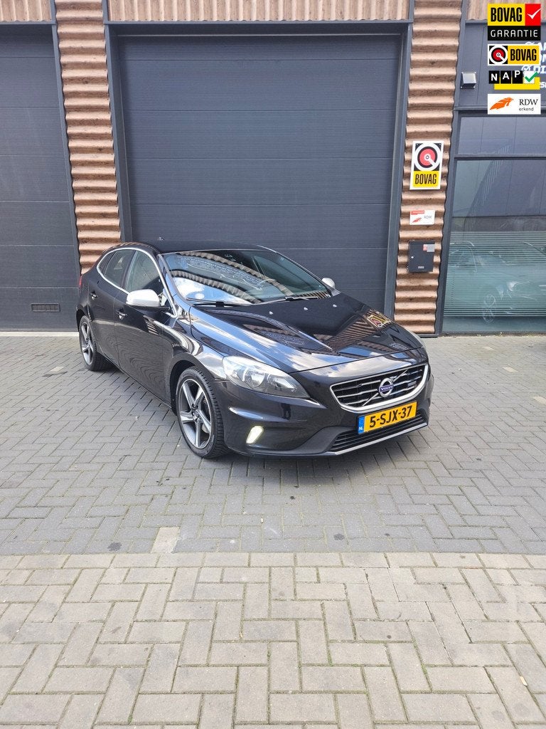 Volvo V40 1.6 T3 R-Design, Gebruikt, 4 cilinders, 150 pk, Leder en Stof