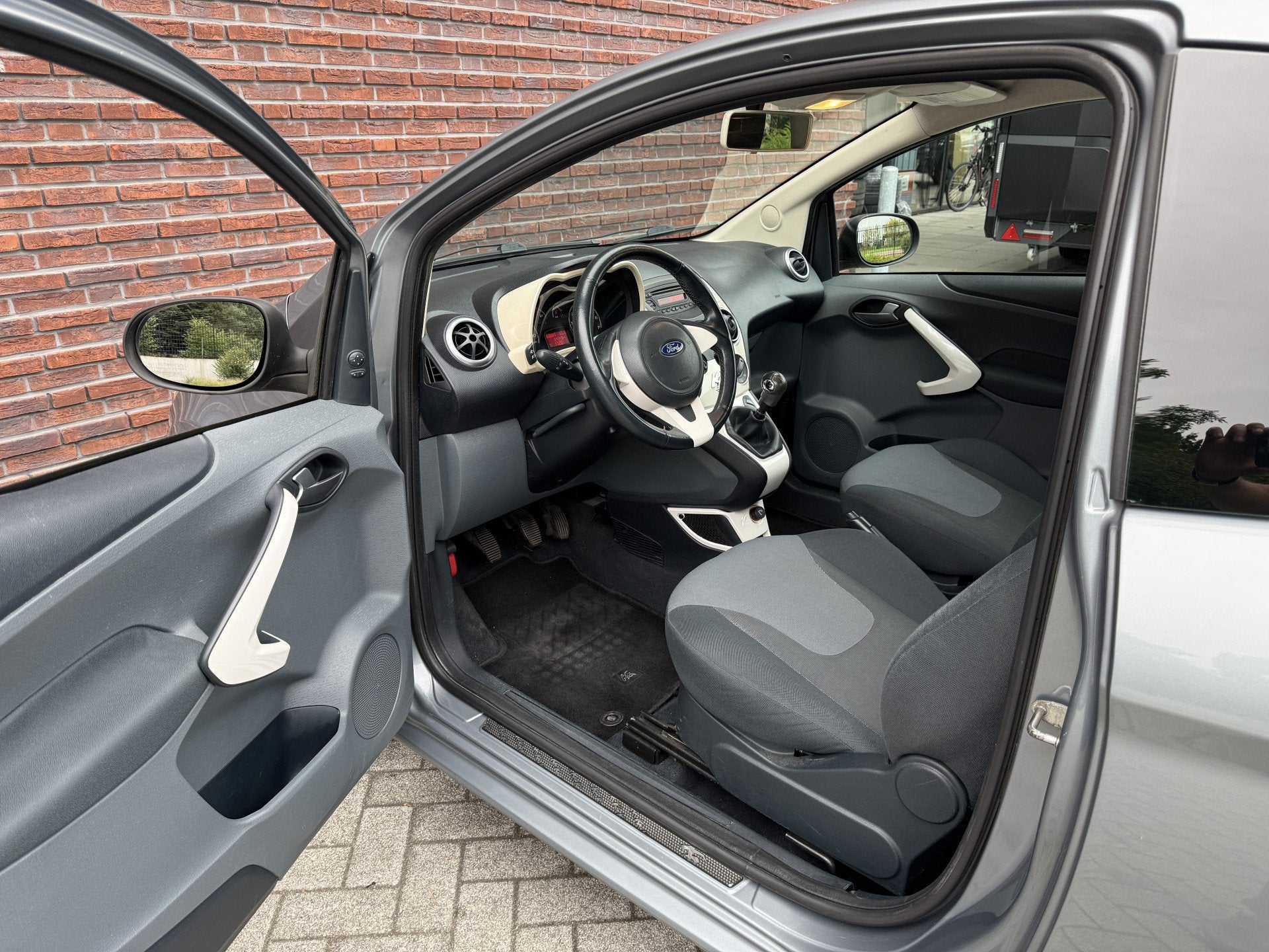 Ford Ka 1.2 Titanium X Airco 65dkm! (bj 2010), Auto's, Voorwielaandrijving, Stof, Gebruikt, 1242 cc