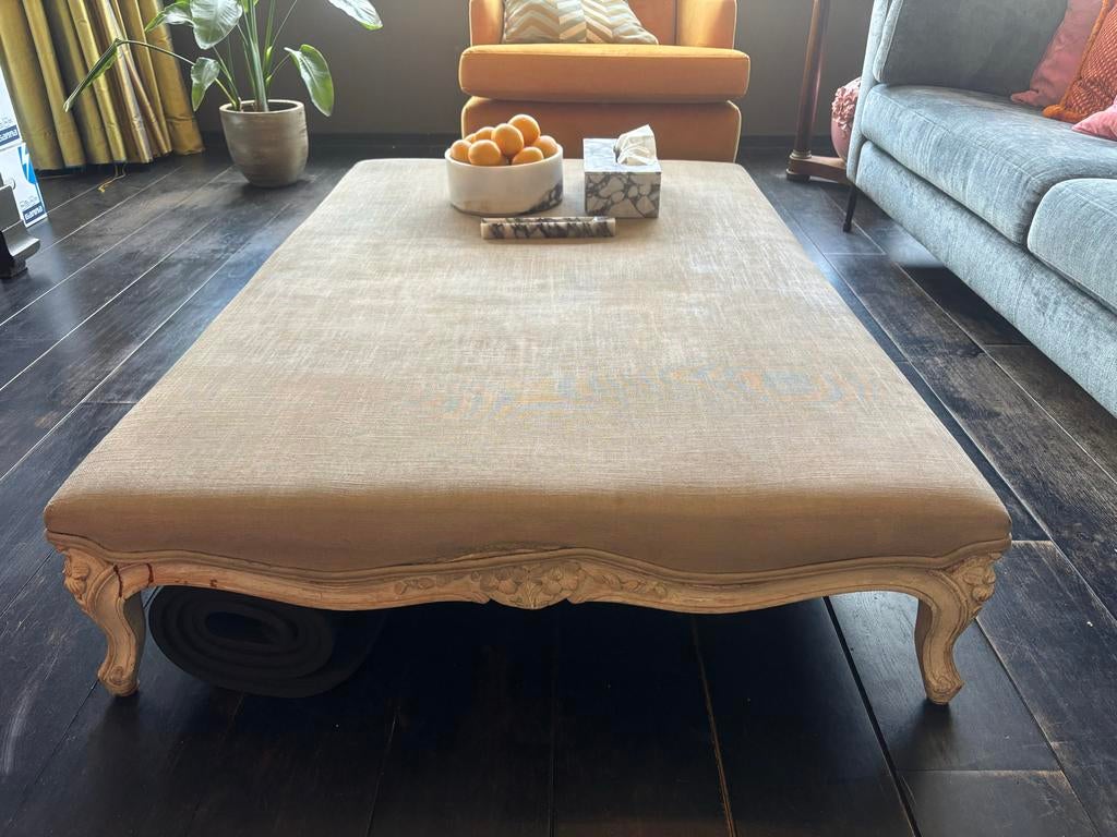 Stijlvolle salontafel/hocker met sierlijke poten, Huis en Inrichting, Tafels | Salontafels, Ophalen, Gebruikt, 100 tot 150 cm