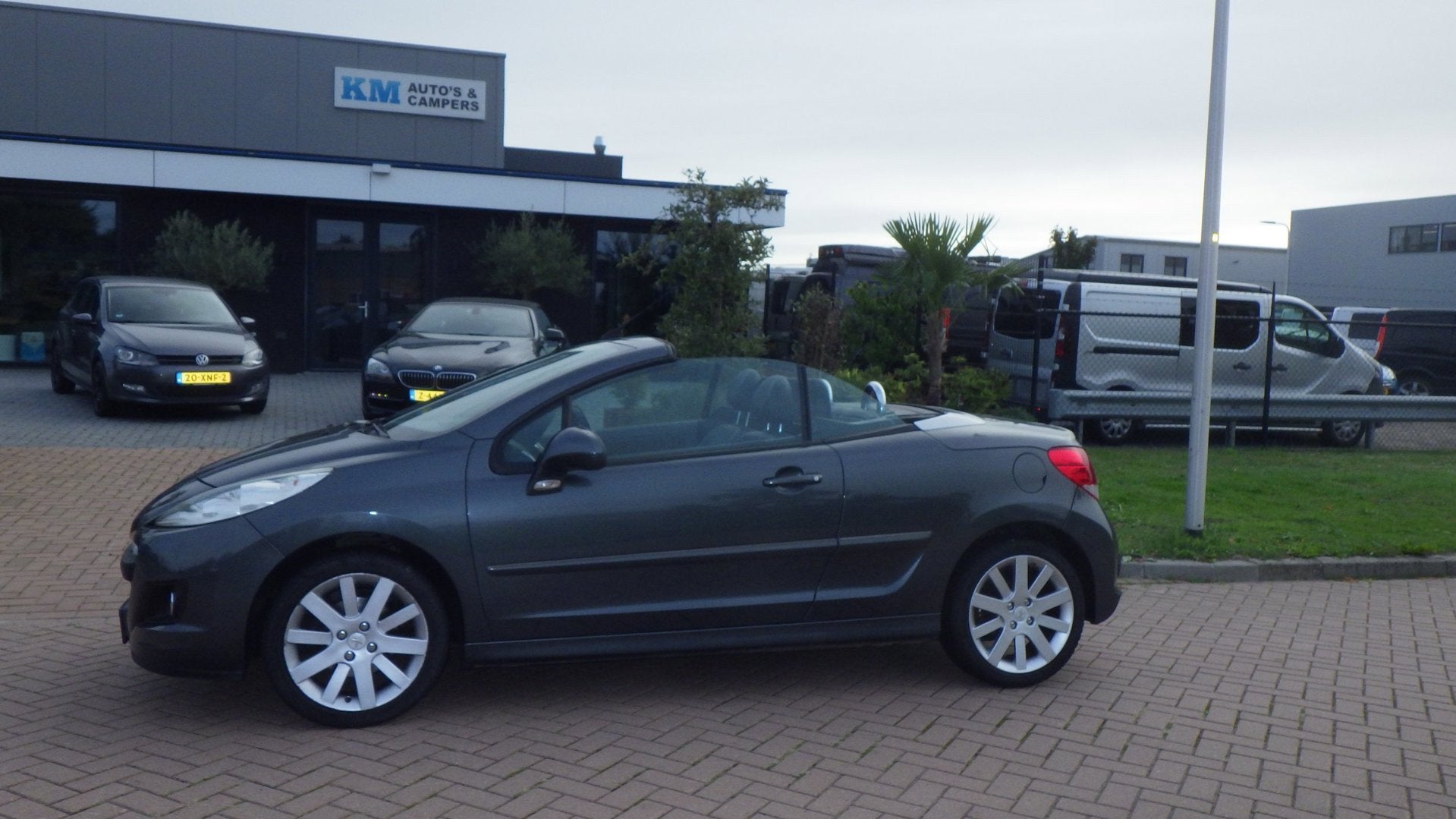 Peugeot 207 CC 1.6 VTi Griffe LEER CRUISE AIRCO STOELVERWARM, Auto's, Voorwielaandrijving, Euro 5, 15 km/l, Gebruikt