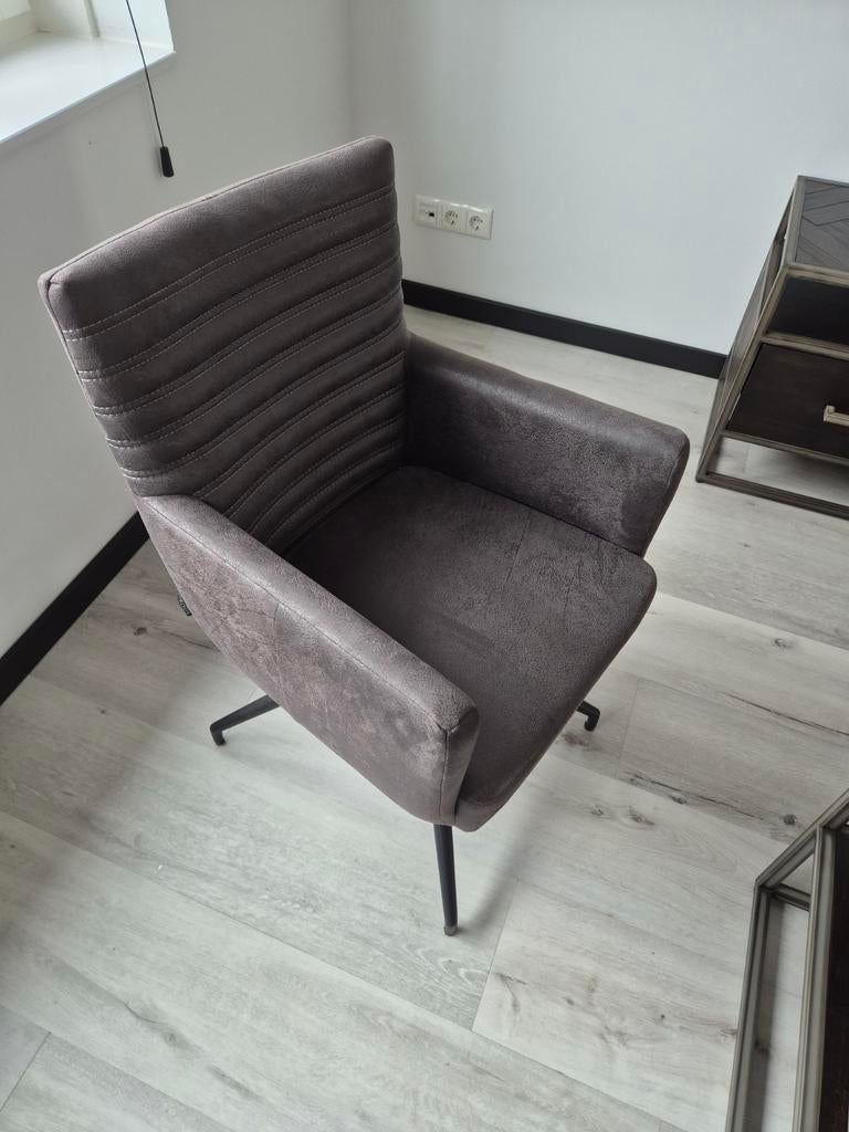 2 Bruine eetkamer stoelen (stof), Ophalen, Eenpersoons, Minder dan 75 cm, Zo goed als nieuw