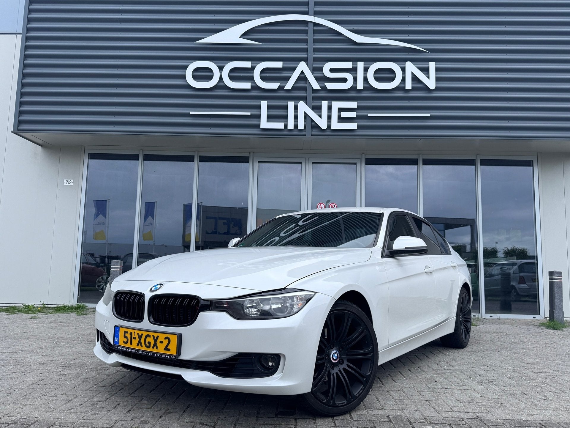 BMW 3-serie 320i Executive | Automaat | Camera | Carplay | L, Auto's, Automaat, Euro 5, Achterwielaandrijving, Gebruikt