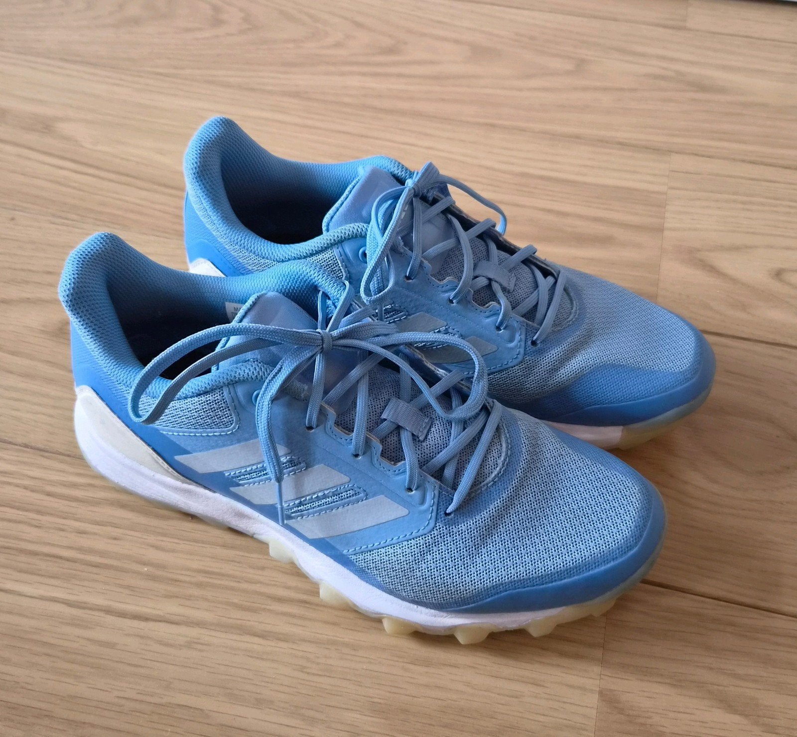 Adidas Flexcloud Hockeyschoenen - mt39,5 - Lichtblauw/Wit, Sport en Fitness, Ophalen of Verzenden, Zo goed als nieuw, Schoenen