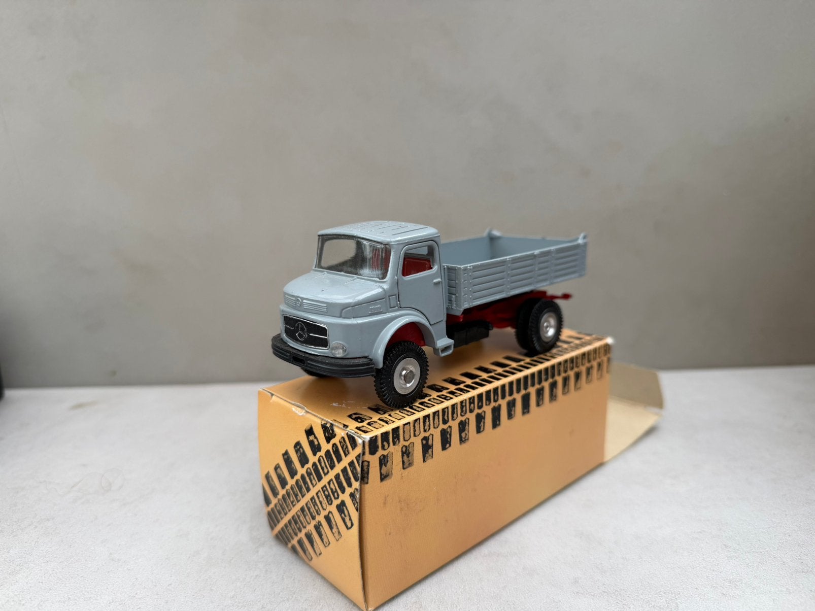 1/50 RW MODELL  MERCEDES 1313 KIPPER, Ophalen of Verzenden, Zo goed als nieuw, Bus of Vrachtwagen, Overige merken