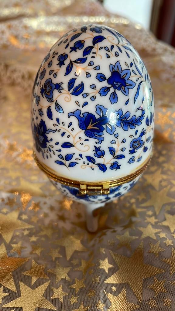 Faberge eieren nog enkele stuks, Ophalen
