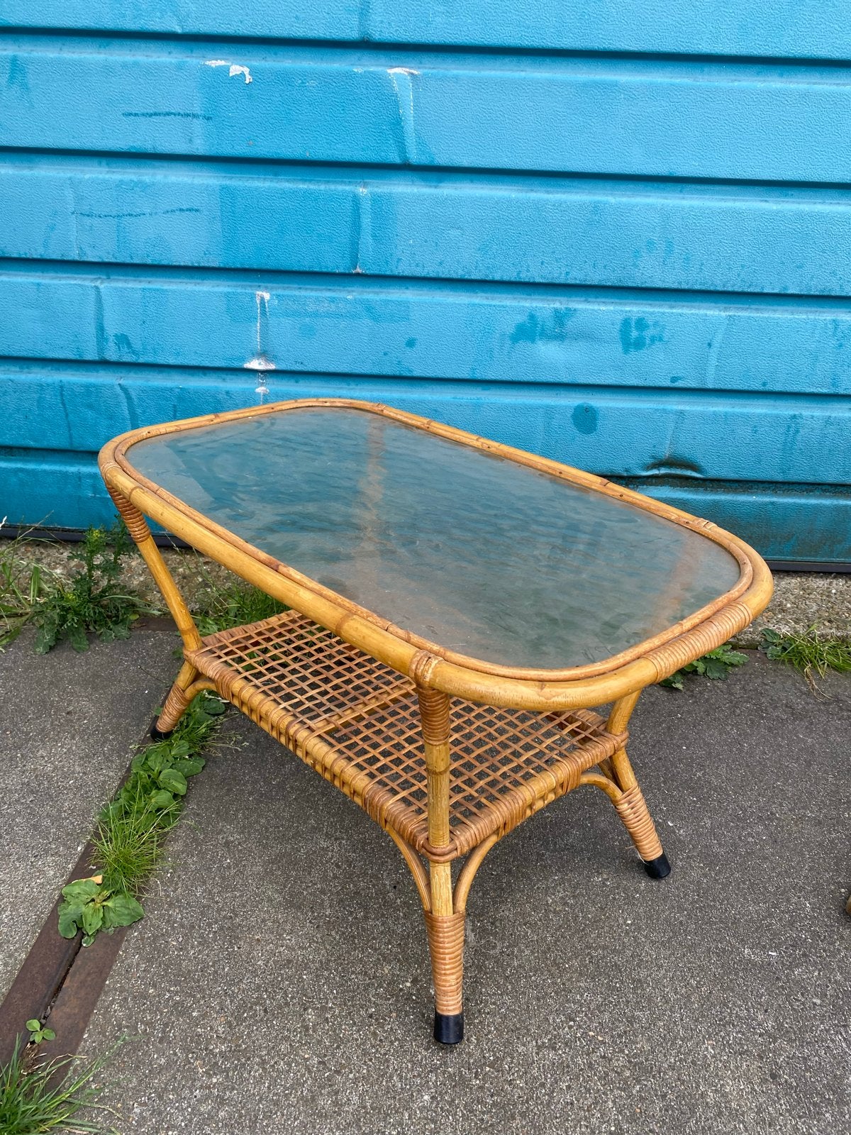 ROHE '60 Vintage Rotan Salontafel met Gewolkt Glas, Ophalen, Overige materialen, Gebruikt, 50 tot 100 cm