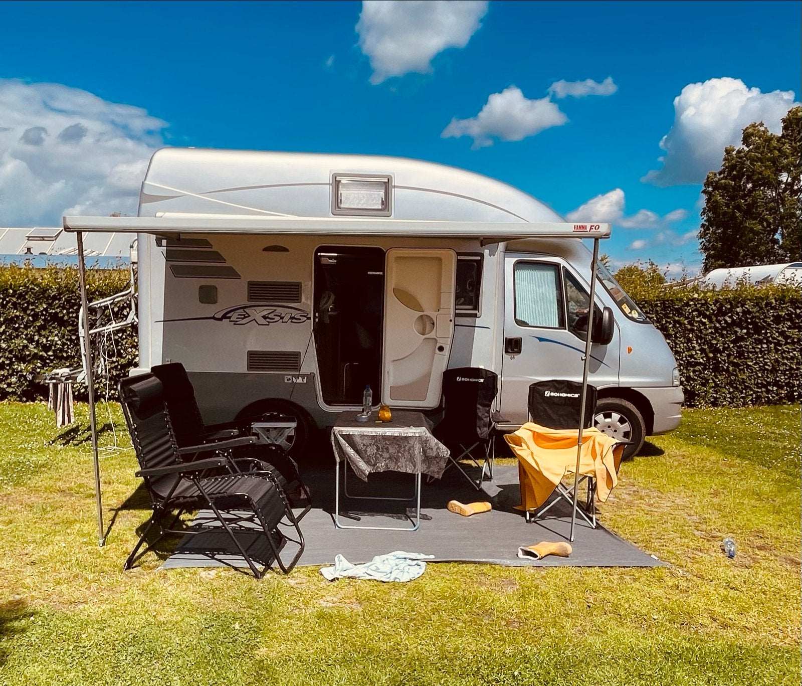 Hymer Lexis Camper - Compact en Compleet, Standaard zit, Alkoof, Ringverwarming, Fiat