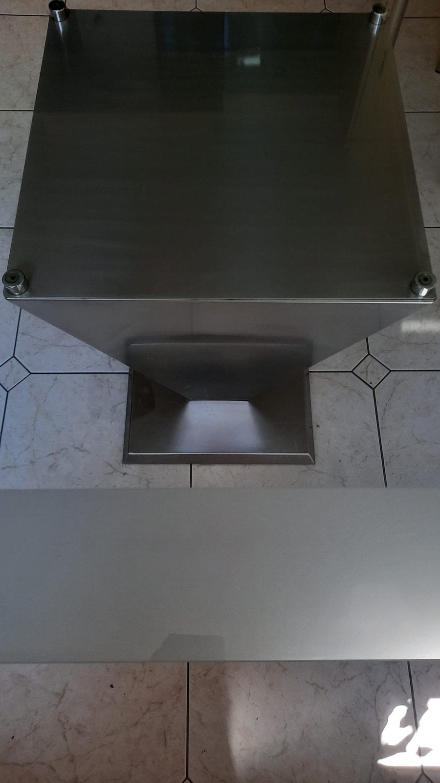 Glazen keukentafel met RVS voet - 120x120 cm, Huis en Inrichting, Tafels | Eettafels, Ophalen, Gebruikt, 100 tot 150 cm, Vierkant