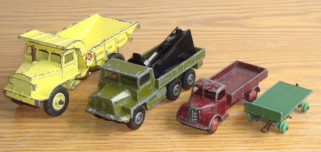 DINKY TOYS EN VERKEERSBORDEN, Hobby en Vrije tijd, Ophalen of Verzenden, Gebruikt, Auto