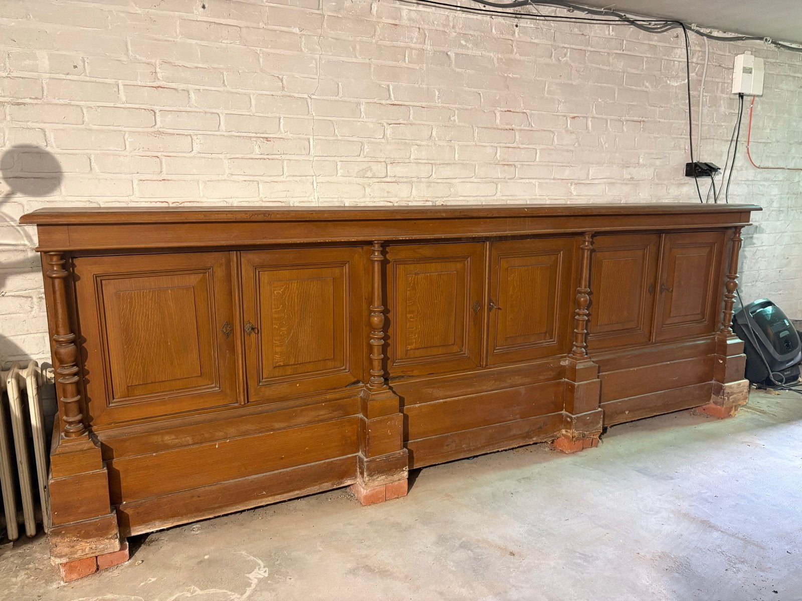 Antiek houten buffetkast/dressoir/sideboard met opbergruimte, Ophalen