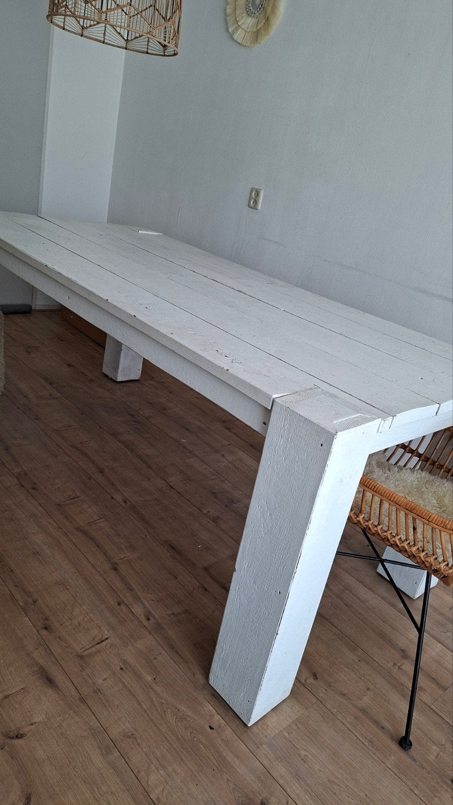 Witte Ibiza Bohemian Tafel met Bijpassend Bankje, Huis en Inrichting, Tafels | Eettafels, Ophalen, Gebruikt, Ibiza bohemian, 200 cm of meer