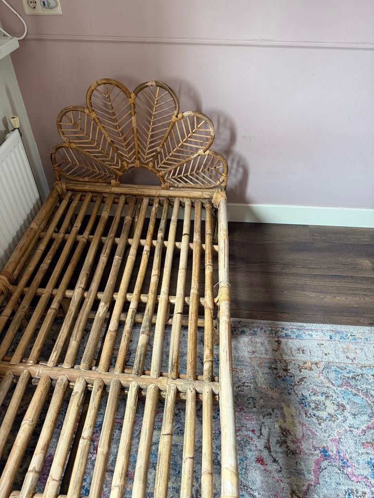 Rotan bed 90x200 cm met bloemenhoofdeinde, Ophalen, Overige materialen, 90 cm, Eenpersoons