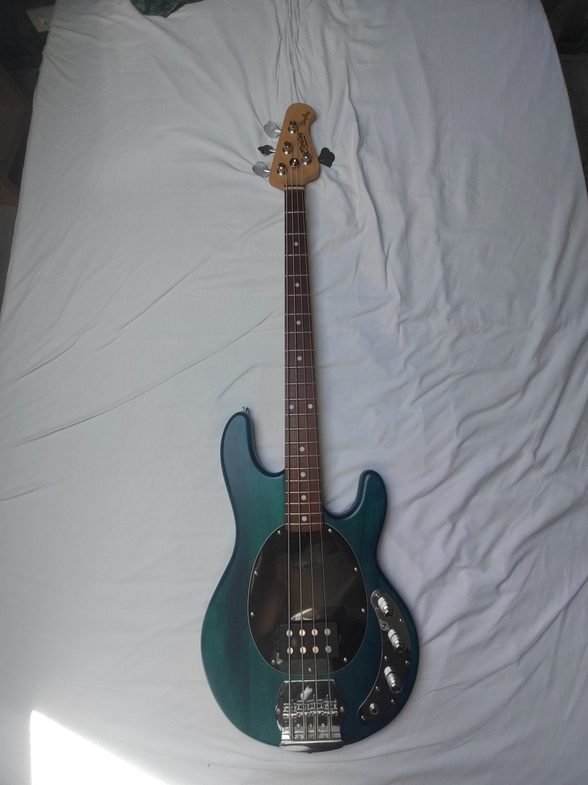 stingray sterling by musicman, Ophalen, Zo goed als nieuw, Elektrisch
