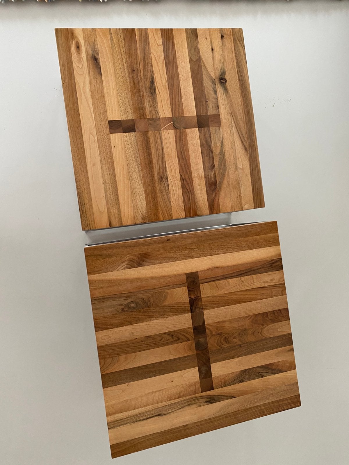 Salontafels notenhout 60x60 onderstel roestvrijstaal, Ophalen, Gebruikt, Vierkant, 50 tot 100 cm