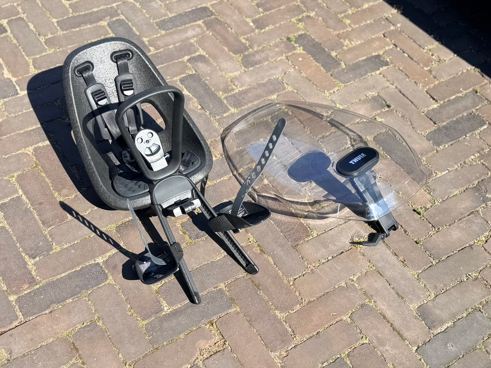 Fietsstoeltje Yepp Thule Mini Zwart met windscherm, Ophalen, Gebruikt, Voetsteuntjes, Voorzitje