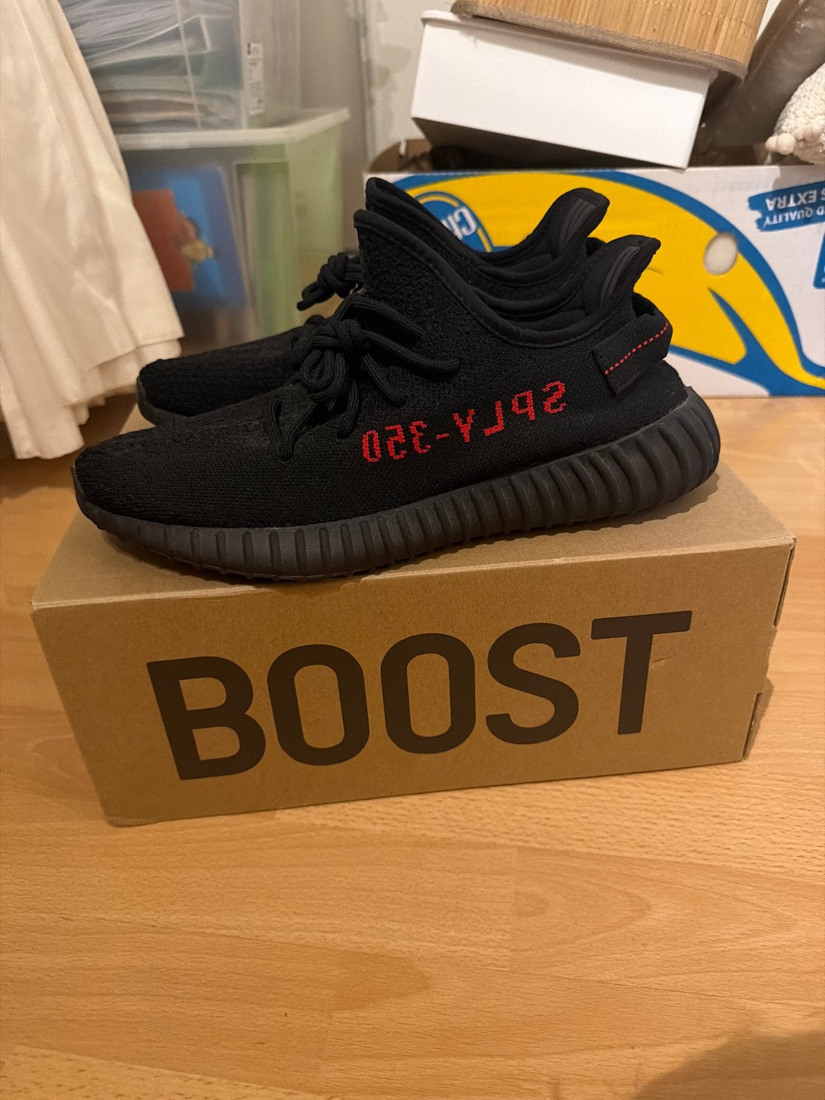 Adidas Yeezy Boost 350 V2 Core Black Red, Kleding | Heren, Schoenen, Ophalen of Verzenden, Zo goed als nieuw, Zwart, Sneakers of Gympen