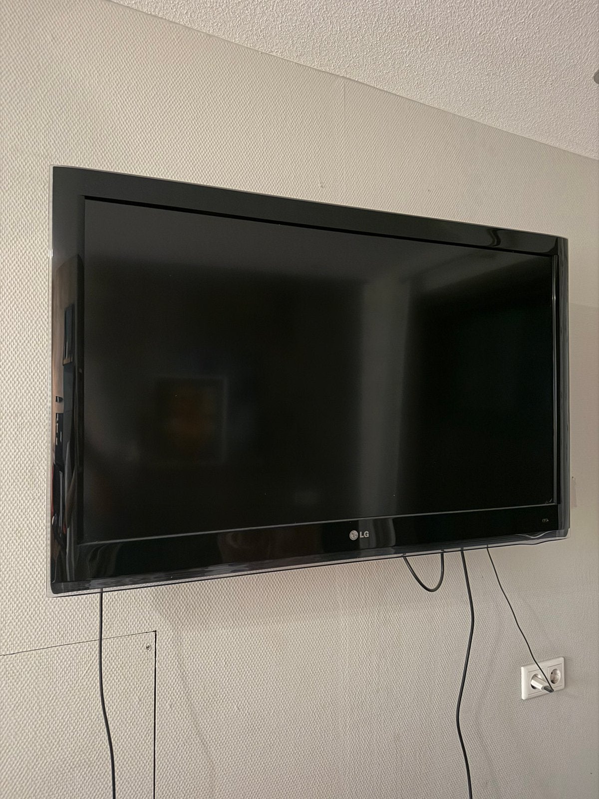 LG 42 inch Full HD TV incl. muurbeugel en chormecast evt., Ophalen, Gebruikt, 50 Hz, 100 cm of meer