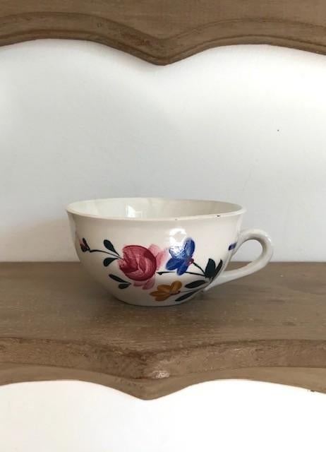 St. Amand Ceranord kop en schotel hand beschilderd, Antiek en Kunst, Antiek | Servies los, Ophalen of Verzenden