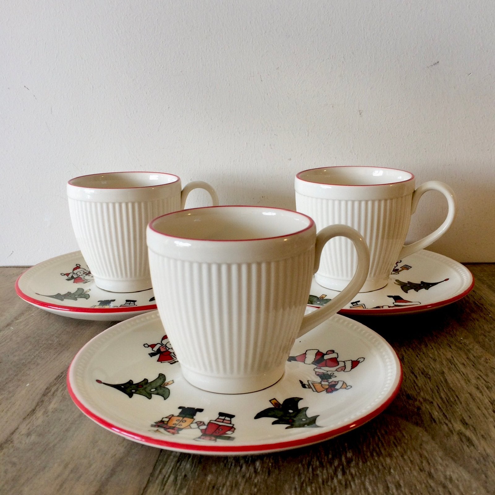 Set van 3 Kop en Schotels Wedgwood Windsor Christmas, Vintage, Ophalen of Verzenden, Zo goed als nieuw, Kop(pen) en/of Schotel(s)