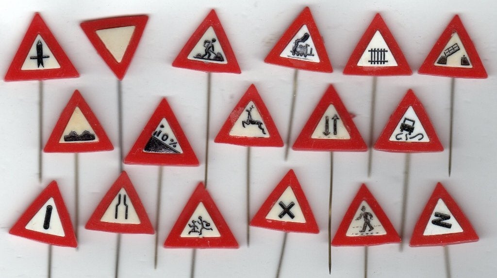 17 speldjes VERKEERSBORDEN DRIEHOEK (A9), Ophalen of Verzenden, Gebruikt, Overige onderwerpen