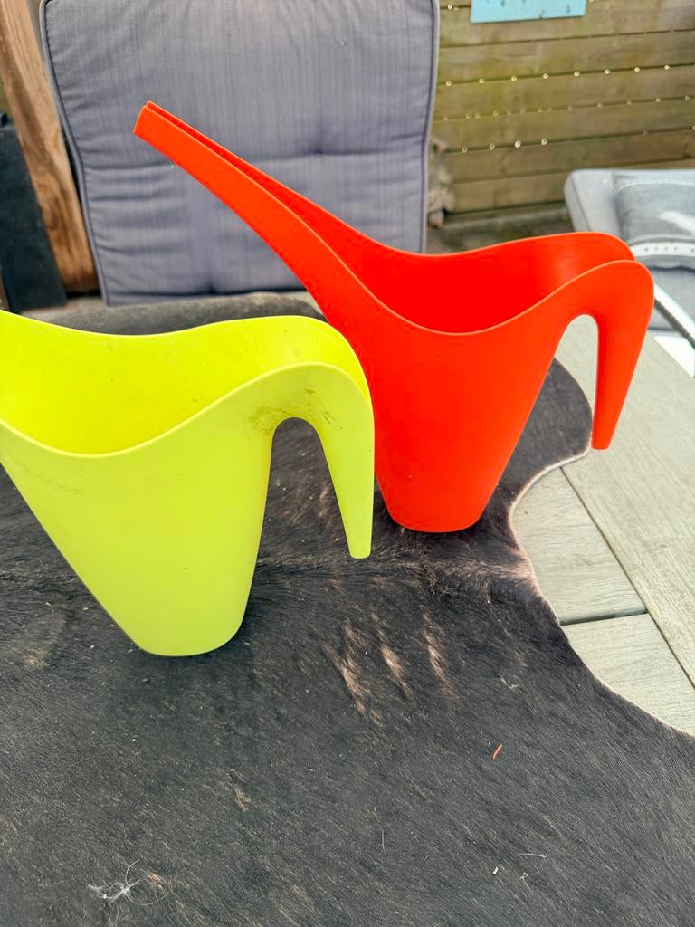2 IKEA Bloemen Gieters - Geel en Oranje, Ophalen of Verzenden, Gebruikt, Kunststof