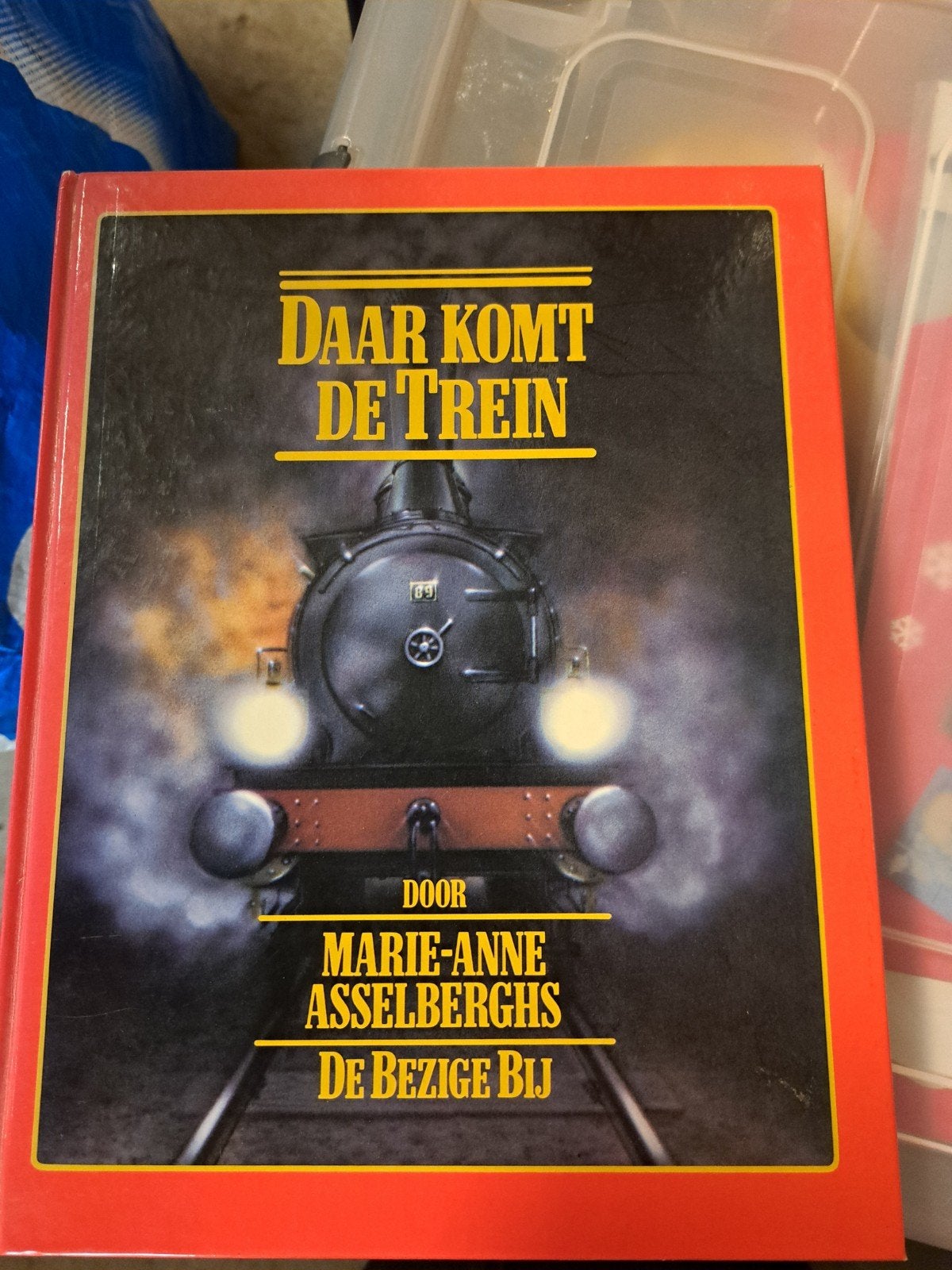 daar komt de trein boek, Verzamelen, Ophalen of Verzenden, Zo goed als nieuw, Trein, Boek of Tijdschrift