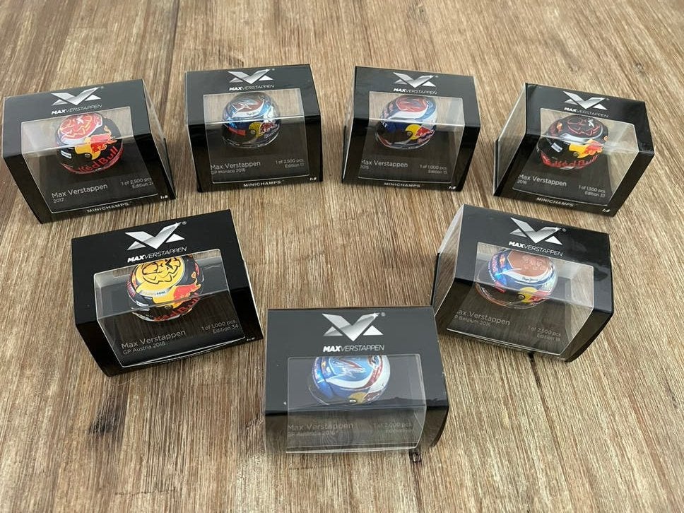 Max Verstappen helmen collectie 7 stuks schaal 1:8, Ophalen of Verzenden, Zo goed als nieuw, Formule 1