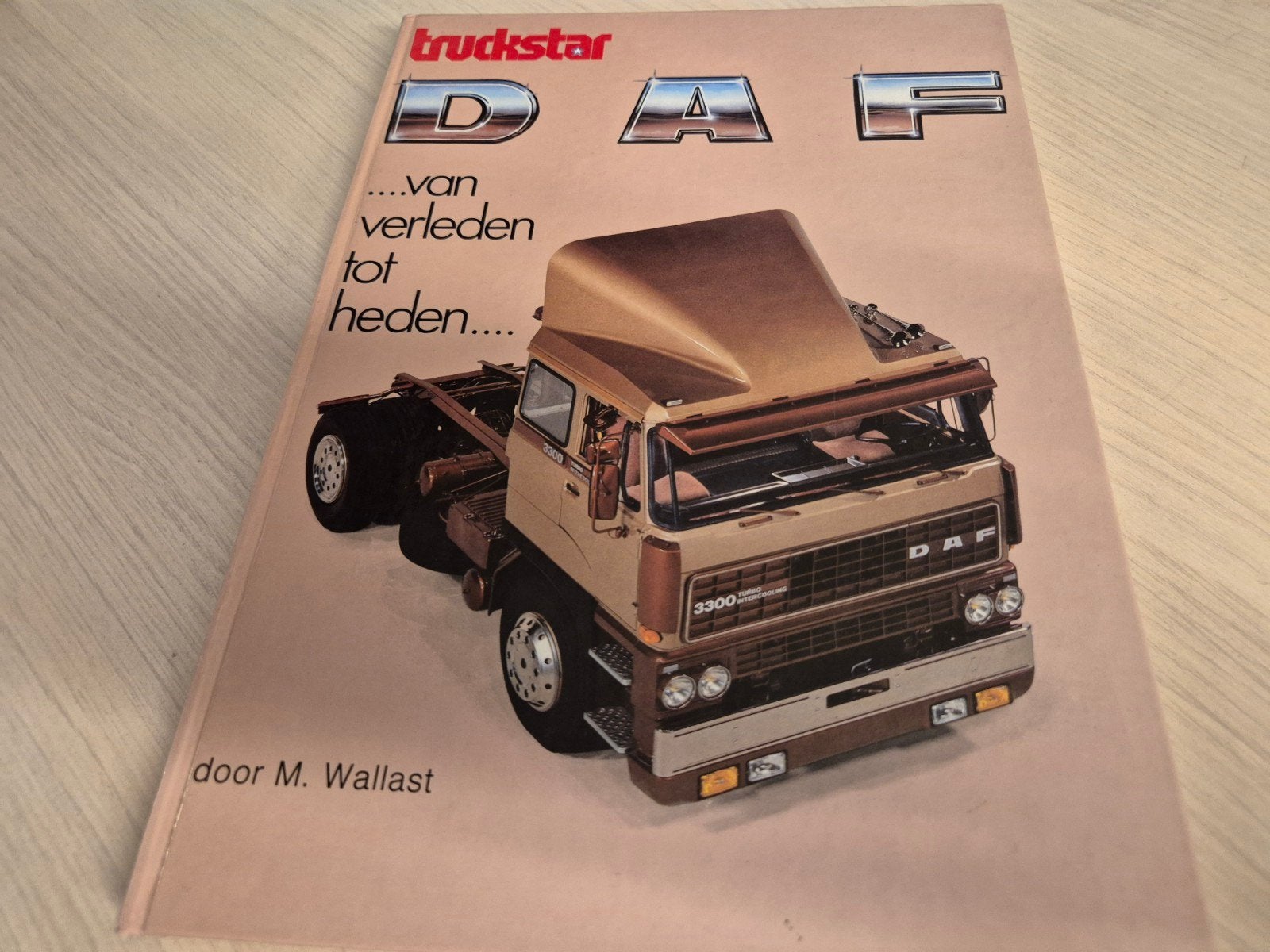 Gebonden boek Daf trucks personen wagens Daf 33 44 55 Kini, Ophalen of Verzenden, Zo goed als nieuw, Overige merken