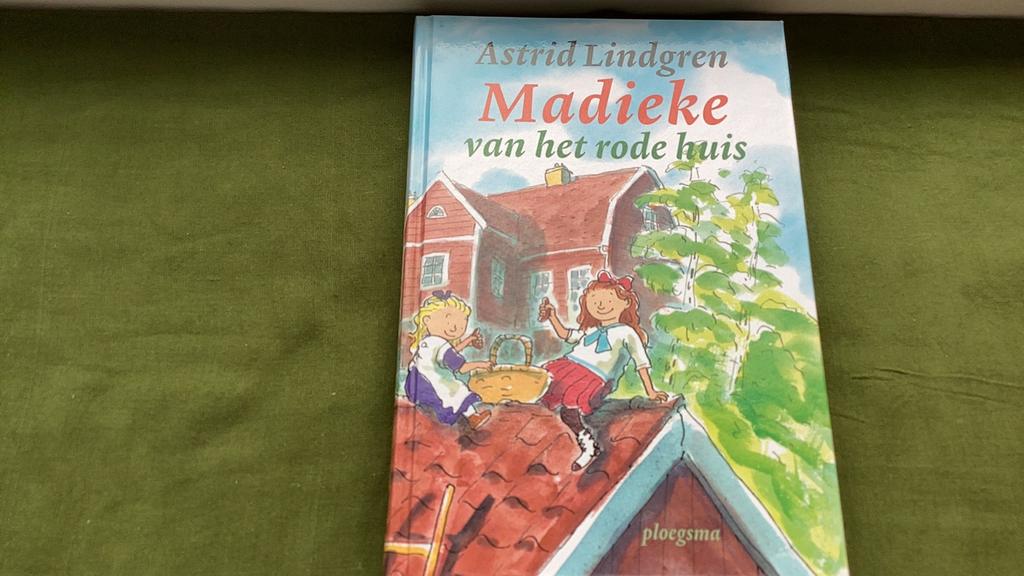 Astrid Lindgren - Madieke van het rode huis. Hardcover. 8+, Fictie algemeen, Astrid Lindgren, Ophalen of Verzenden, Zo goed als nieuw