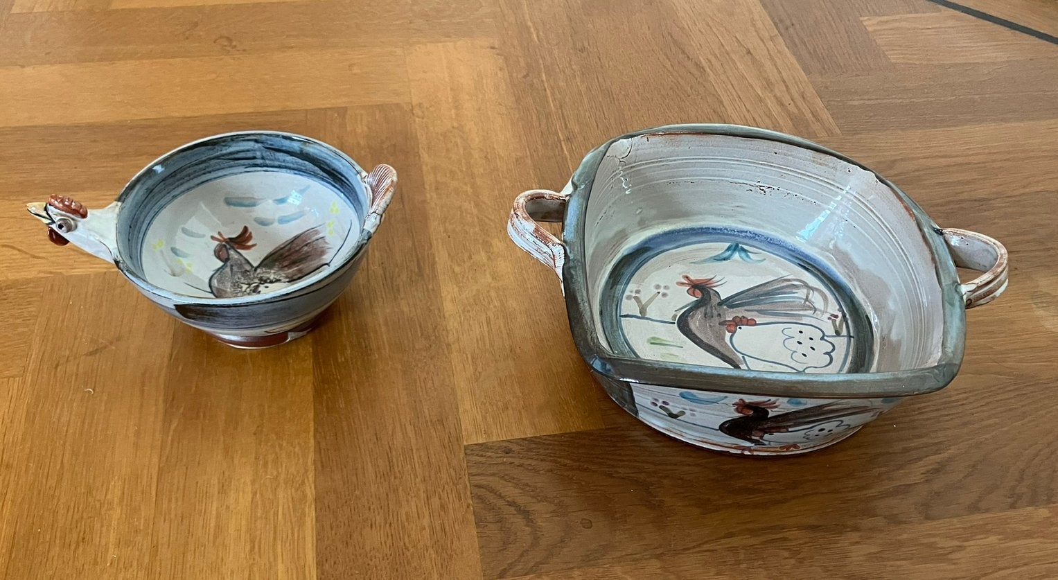 Twee keramieken schaaltjes met haan en kip, Ophalen of Verzenden