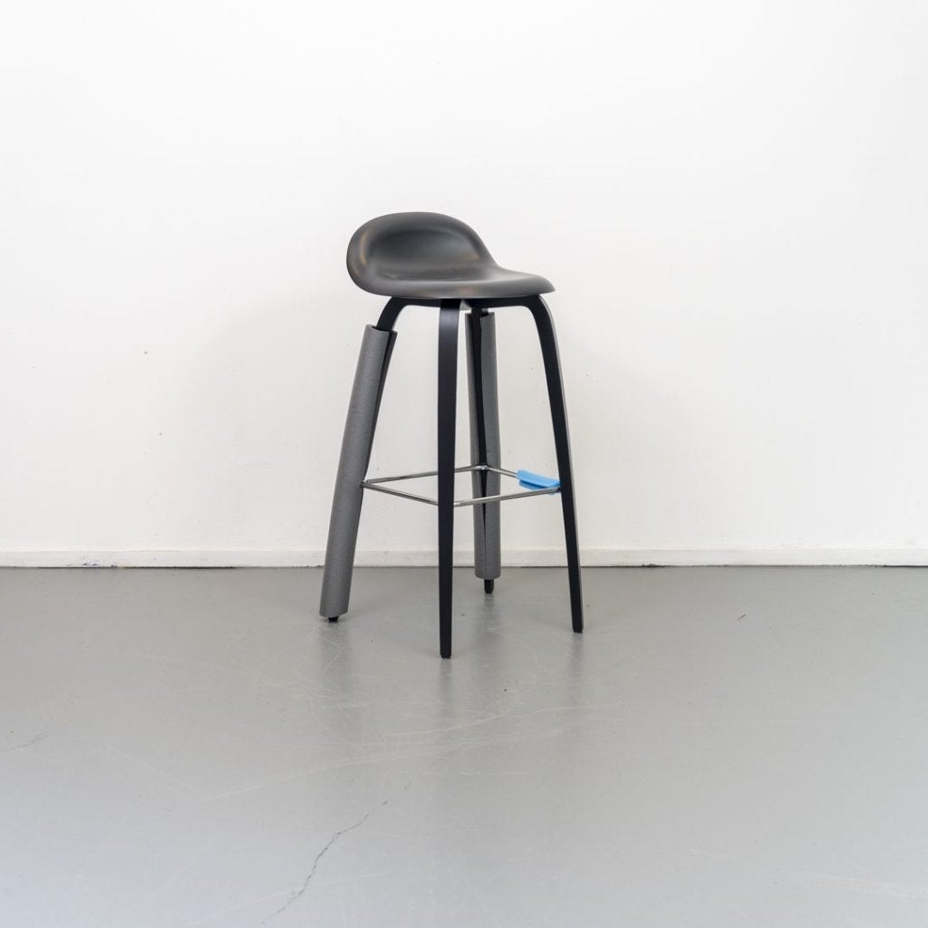 Gubi 3D Stool Kruk Zwart Hout, Niet ingevuld, Nieuw, Niet ingevuld, Niet ingevuld