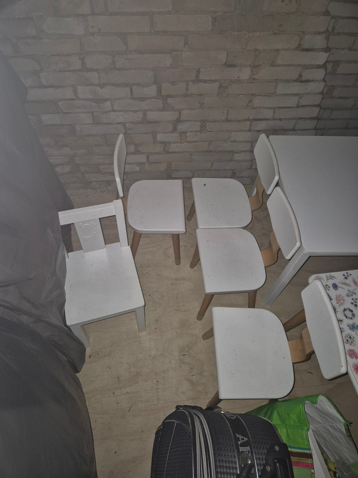 2 Kindertafels met stoelen (IKEA en bloemen), Ophalen, Gebruikt, Tafel(s) en Stoel(en)