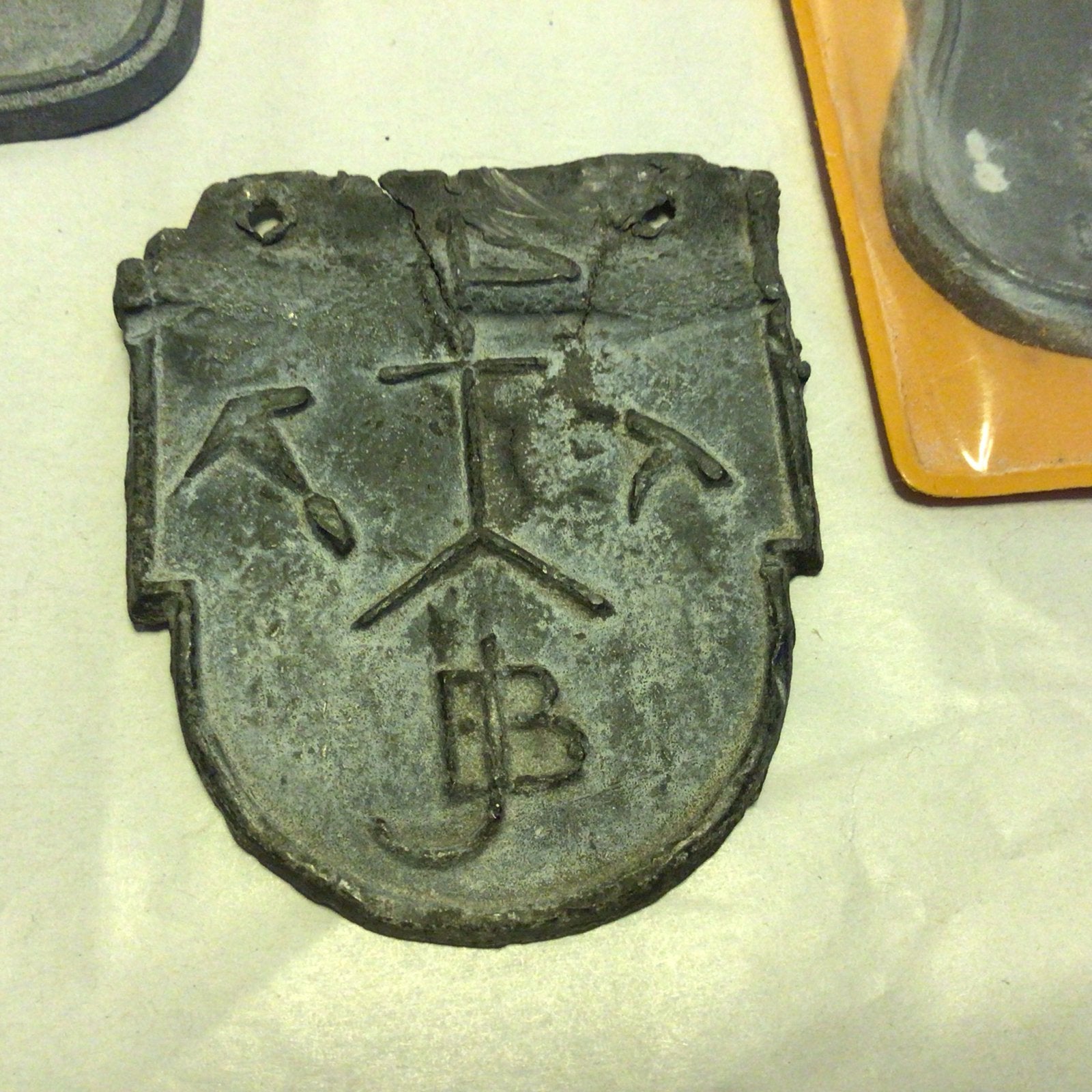 Set van 6 Vintage Loodgieters Loodplaten / Emblemen, Verzenden, Gebruikt
